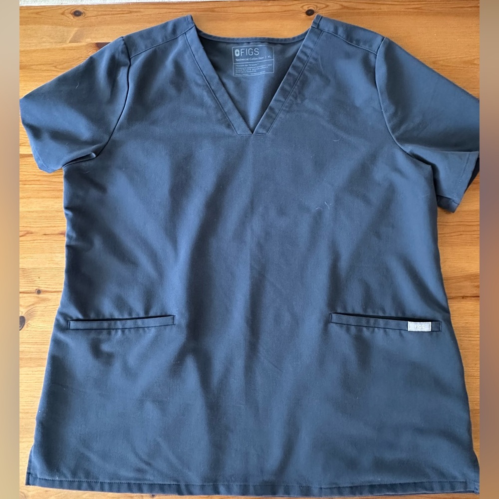 FIGS Dark Grey Casma Scrub Top - Size XL